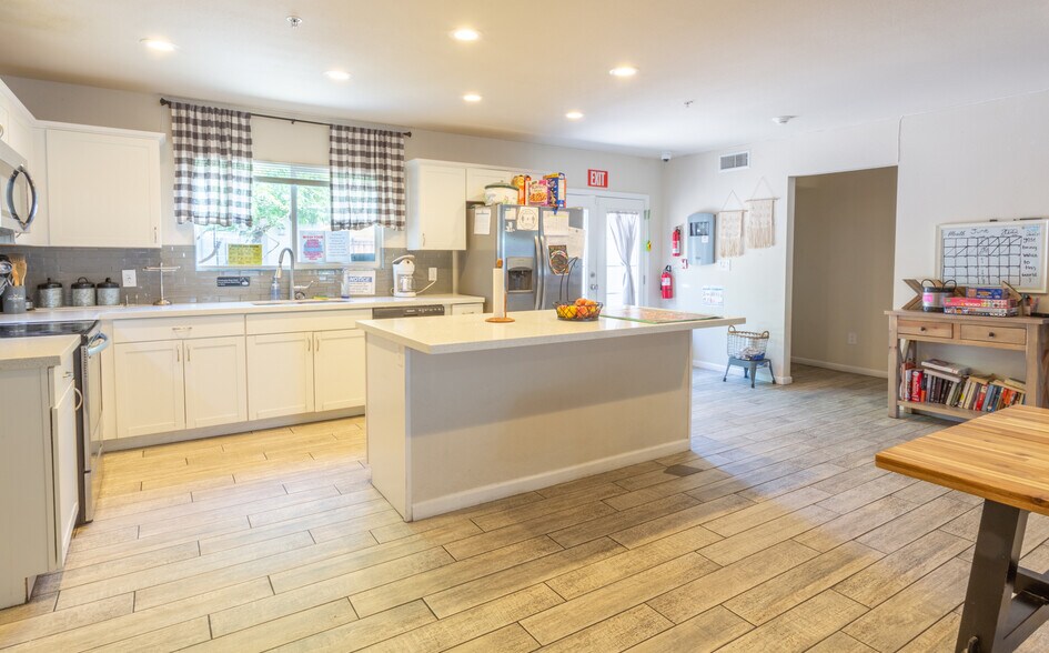 More Photos Of 1514 W Bethany Home Rd, Phoenix Skilled Nursing Facility For Sale