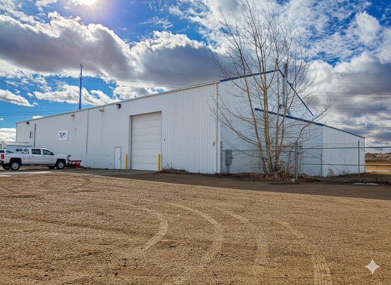 More Photos Of 5039 Petroleum Park Dr, Williston Warehouse For Lease