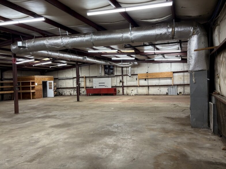 More Photos Of 4628 Commercial Dr, Huntsville Warehouse For Lease