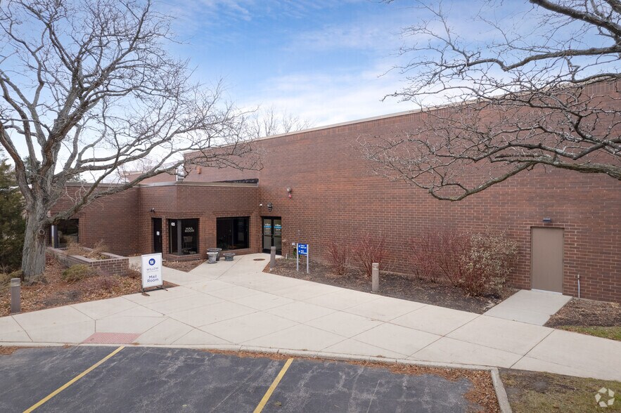 More Photos Of 1 Overlook Pt, Lincolnshire Unknown For Lease