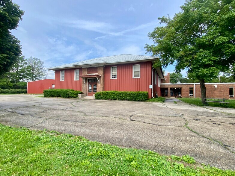 More Photos Of 205 S Main St, Seymour Office For Lease