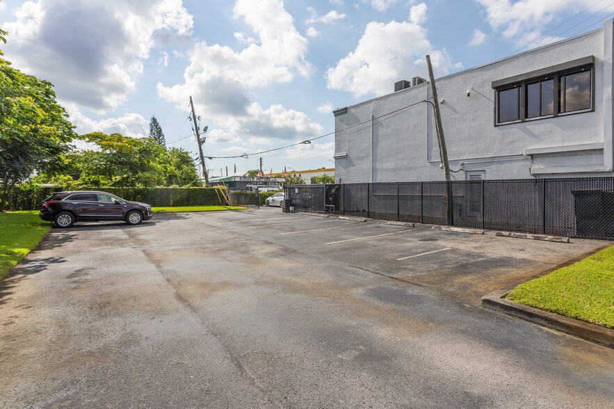 More Photos Of 2843 Pembroke Rd, Hollywood Office For Lease