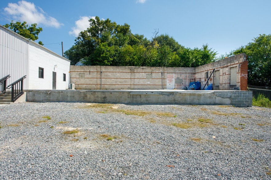 Primary Photo Of 465 Concord St, Macon-Bibb Service For Sale