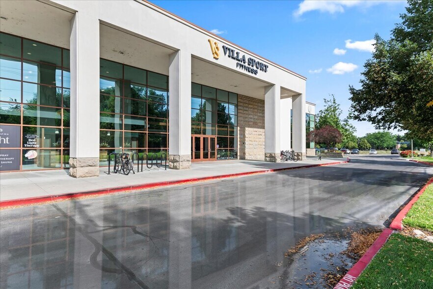 Primary Photo Of 801 E Parkcenter Blvd, Boise Health Club For Sale