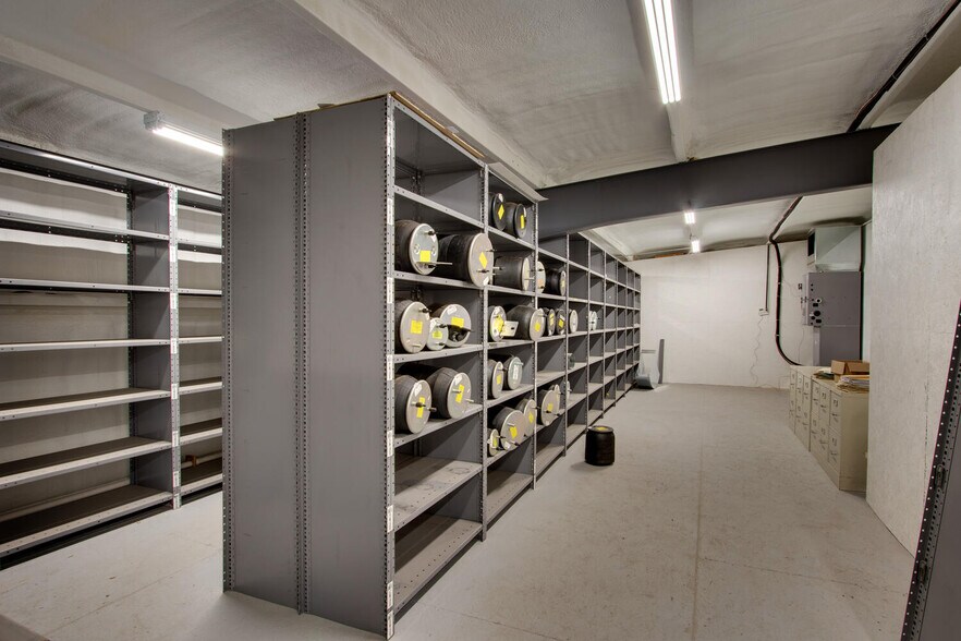 More Photos Of 25137 Outer Road 27, Wayland Auto Repair For Lease