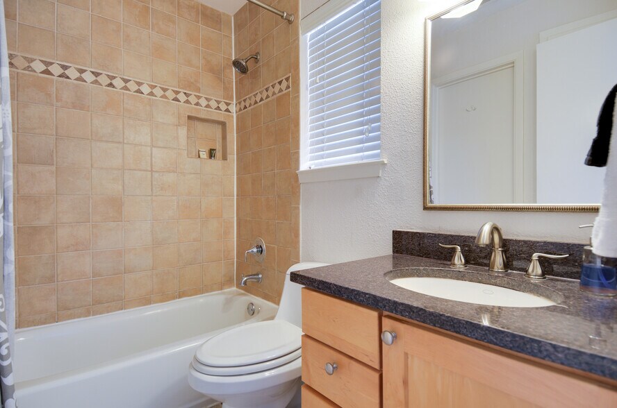 More Photos Of 708-800 S 1st St, Austin Multifamily For Sale