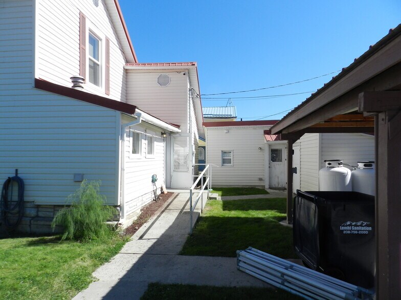 More Photos Of 901 Main St, Salmon Office For Sale