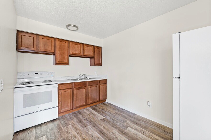 More Photos Of 3917 Airport Hwy, Toledo Apartments For Sale