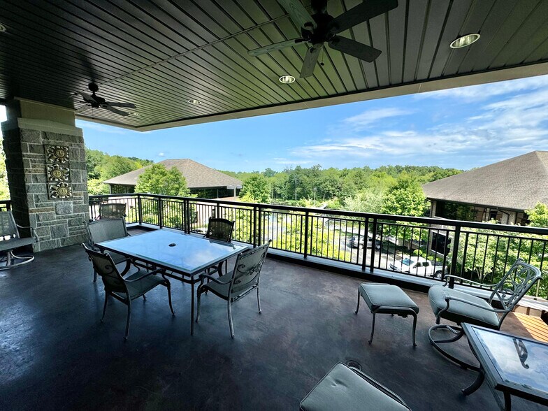 More Photos Of 620 Mabry Hood Rd, Knoxville Office For Lease