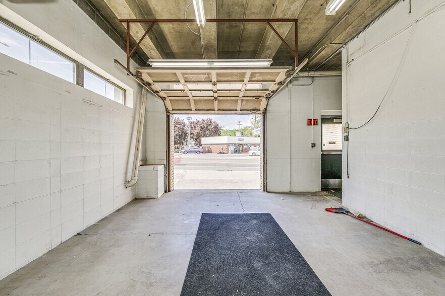 More Photos Of 678 7th St W, Saint Paul Warehouse For Lease