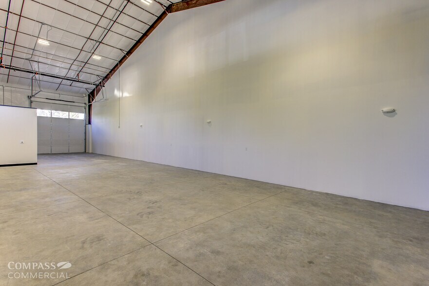 More Photos Of 2754 SW 6th St, Redmond Warehouse For Lease
