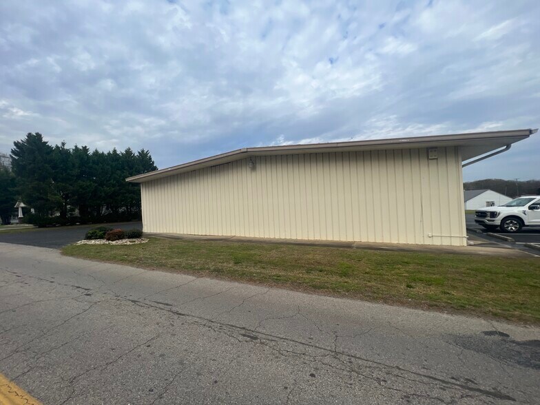 More Photos Of 2307 S Boston Rd, Danville Flex For Sale