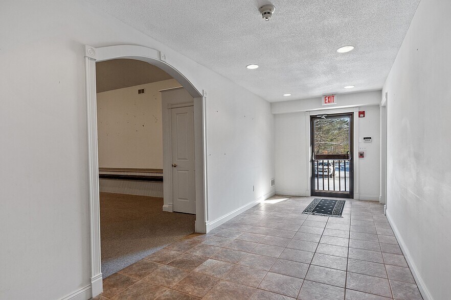 More Photos Of 1980 Lunenburg Rd, Lancaster Loft Creative Space For Lease