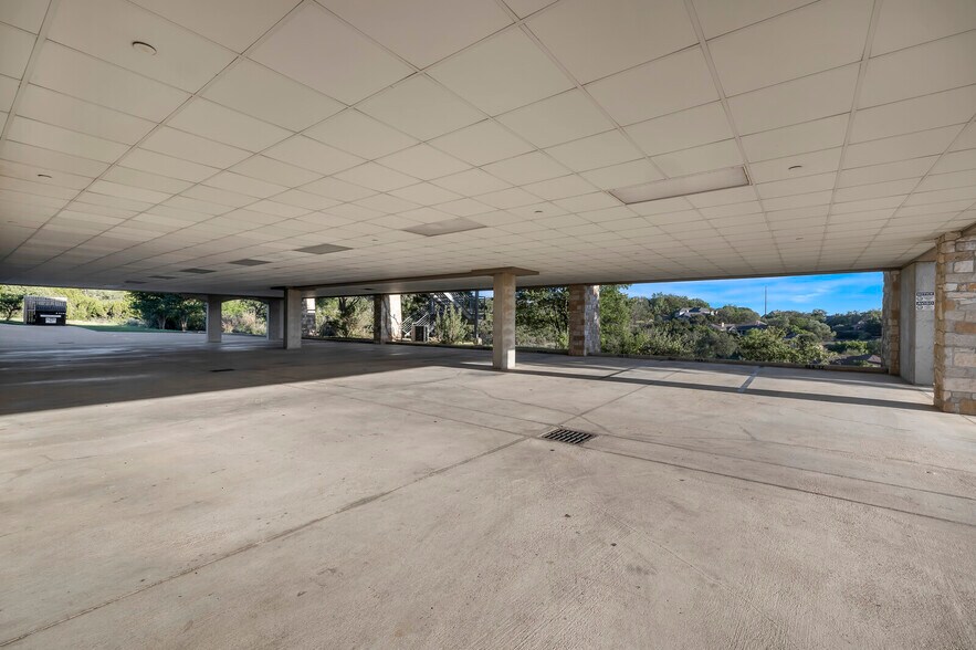 More Photos Of 8121 Bee Caves Rd, Austin Office For Lease