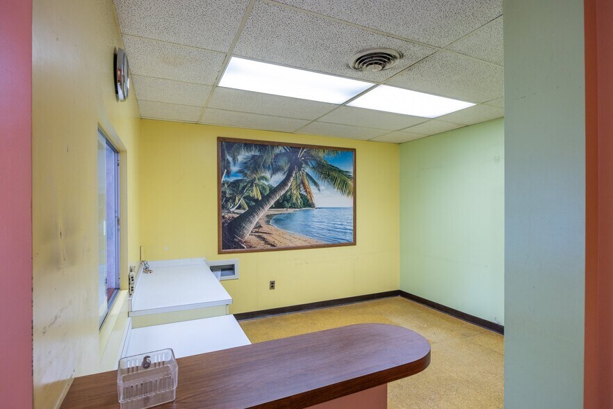 More Photos Of 7600 Osler Dr, Towson Medical For Sale