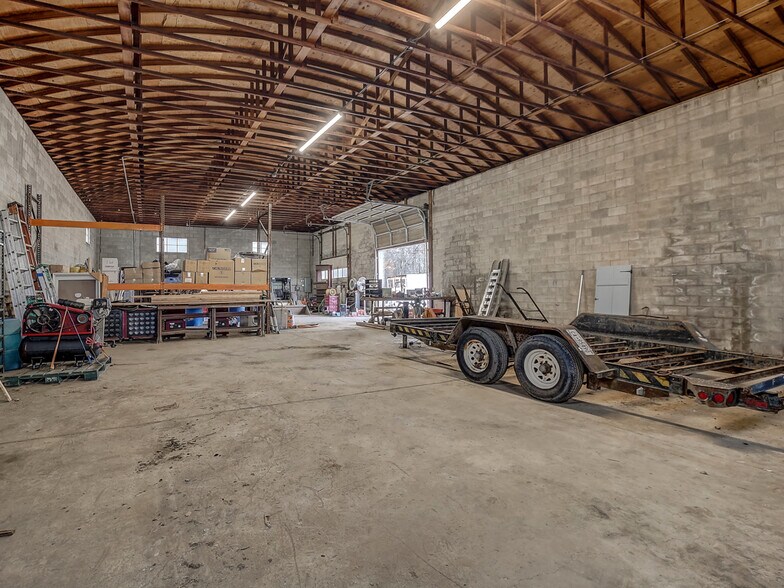 More Photos Of 18-20 Stanton St, Middletown Industrial For Sale