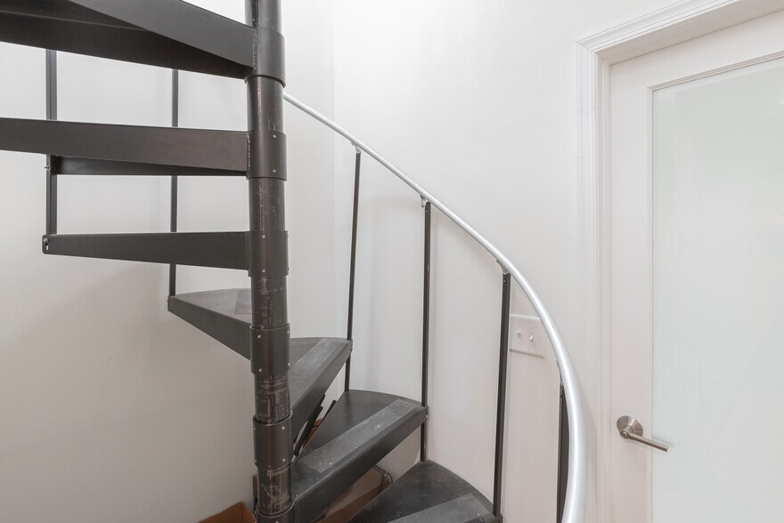 More Photos Of 2020 Locust St, Philadelphia Apartments For Sale