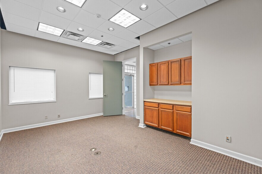 More Photos Of 3865 Symmes Rd, Hamilton Warehouse For Lease