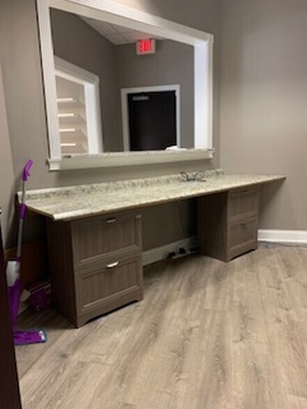 More Photos Of 530 Stephenson Ave, Savannah Office For Lease