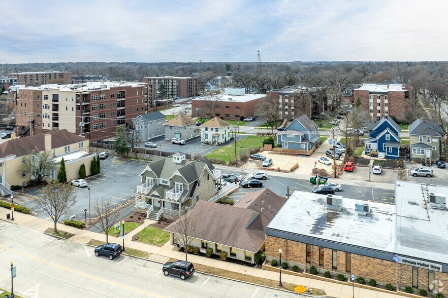 More Photos Of 4910 Main St, Downers Grove Office For Lease