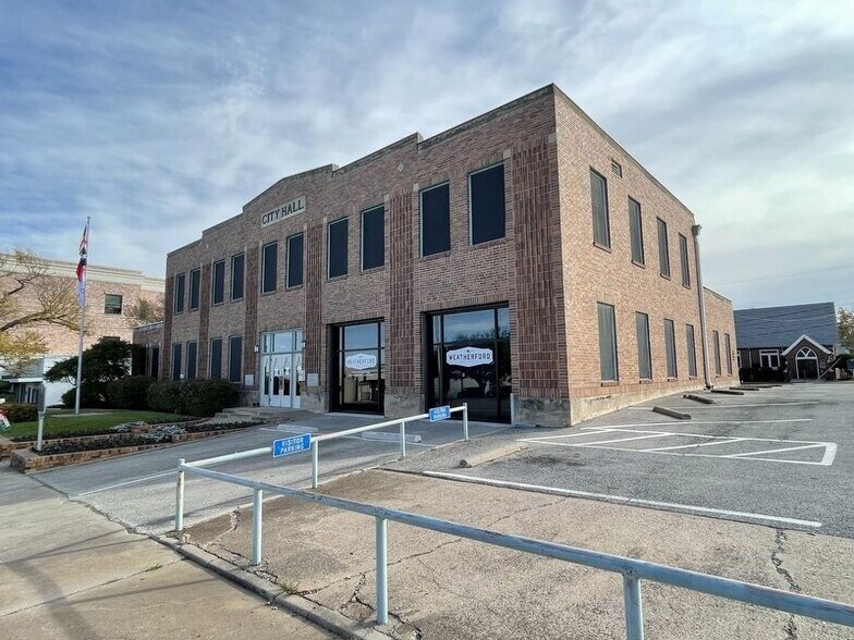 Primary Photo Of 119 Palo Pinto St, Weatherford Office For Sale