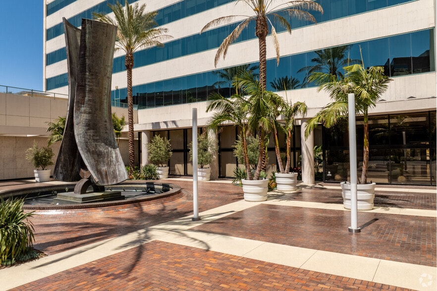 More Photos Of 5757 Wilshire Blvd, Los Angeles Office For Lease