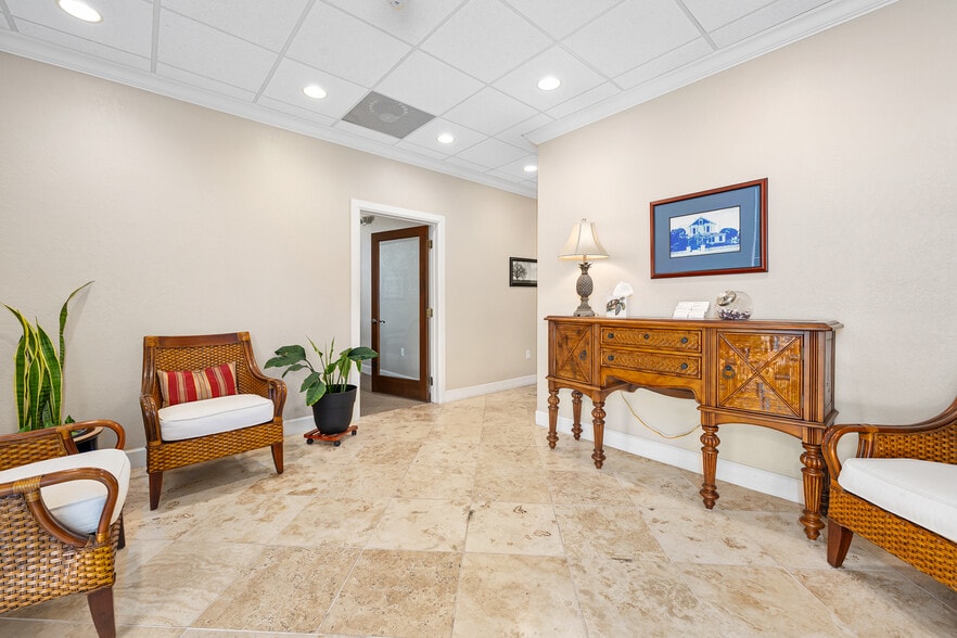 More Photos Of 37 S Halifax Ave, Daytona Beach Schools For Sale