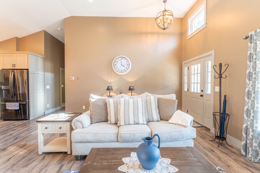 More Photos Of 110 Wauregan Rd, Canterbury Flex For Sale