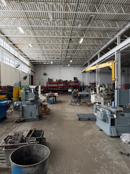 More Photos Of 30744 Groesbeck Hwy, Roseville Manufacturing For Sale