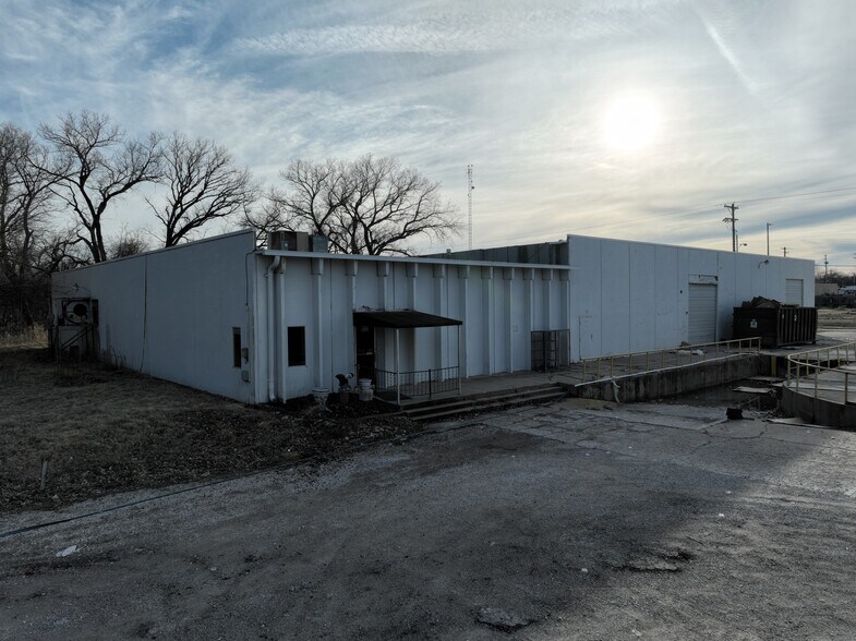 More Photos Of 126 S Griffith St, El Dorado Warehouse For Sale