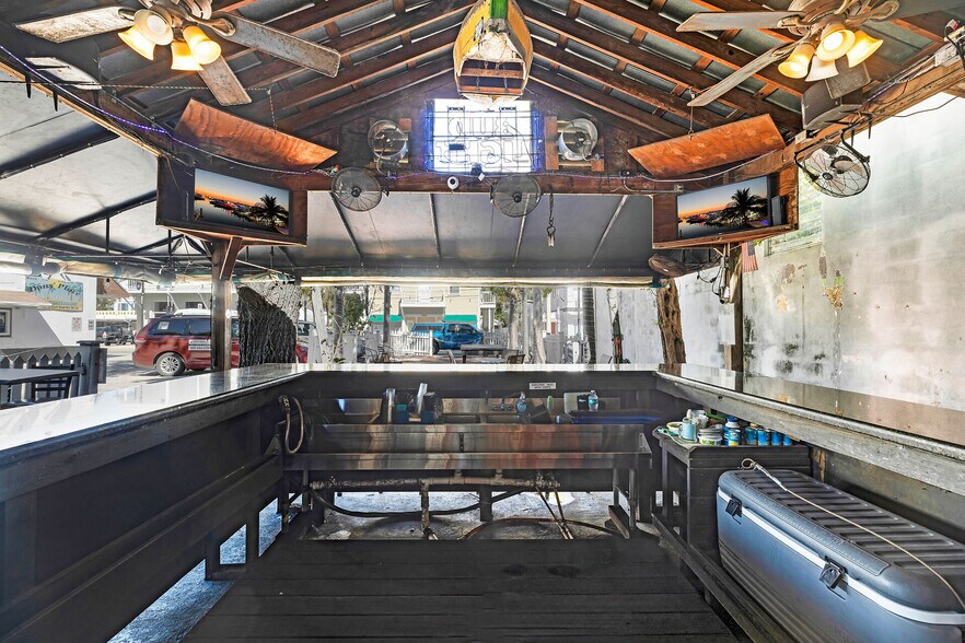 More Photos Of 1000-1006 Truman Ave, Key West Bar For Sale