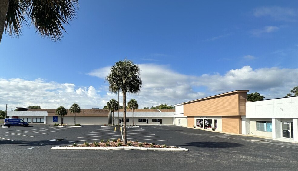 More Photos Of 39918-39936 US Highway 19 N, Tarpon Springs General Retail For Lease