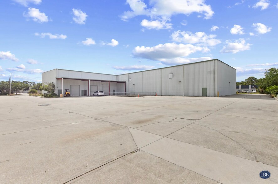 More Photos Of 3120 Skyway Cir, Melbourne Warehouse For Lease
