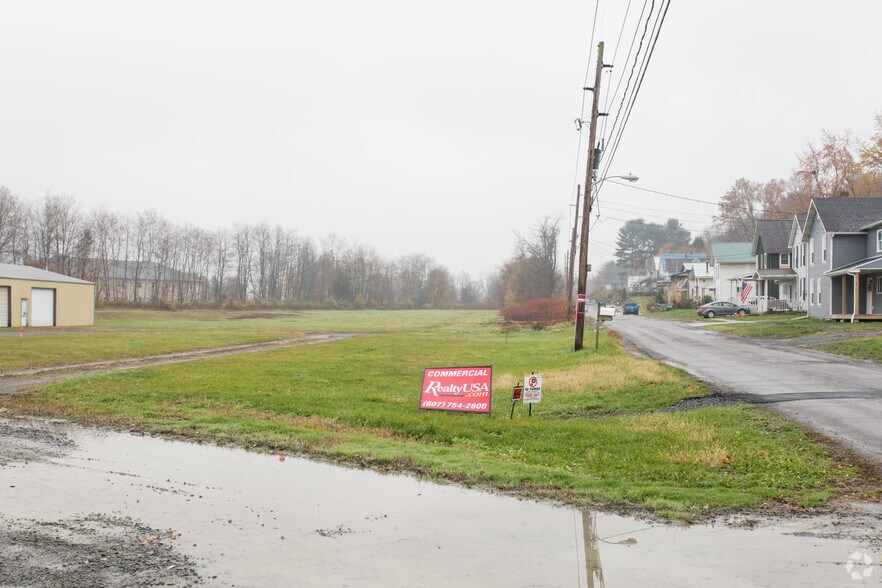 More Photos Of 25-35 Railroad Ave, Hallstead Apartments For Sale