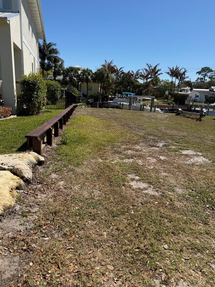 More Photos Of 4575 SE Dixie Hwy, Stuart Office For Sale