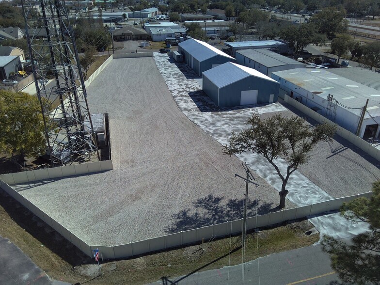 More Photos Of 120 Pinckney St, Oldsmar Warehouse For Lease