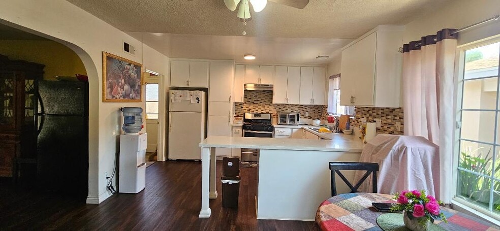 More Photos Of 17441 Hiawatha St, Granada Hills Assisted Living For Sale