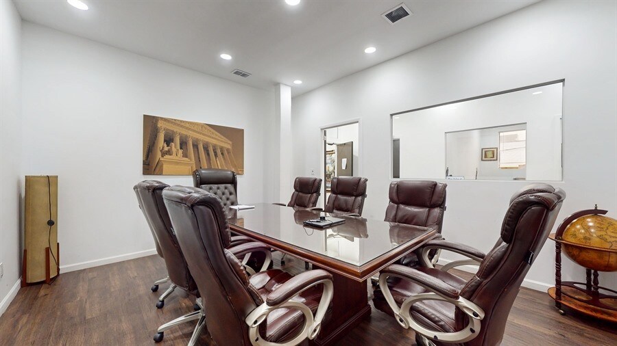 More Photos Of 26-32 Bond St, Westbury Loft Creative Space For Lease