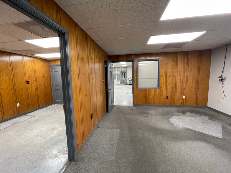 More Photos Of 750 N Price Rd, Sugar Hill Distribution For Lease