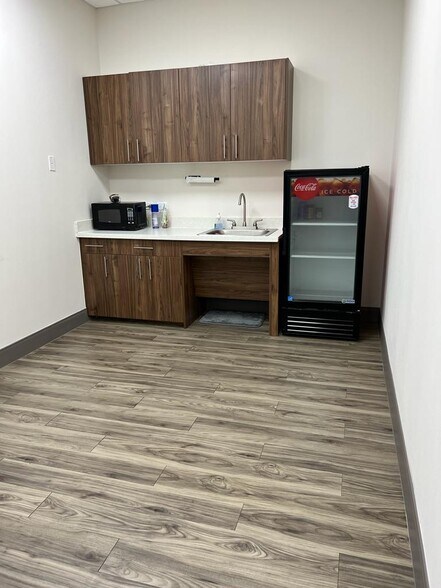 More Photos Of 7619 Branford Pl, Sugar Land Medical For Lease