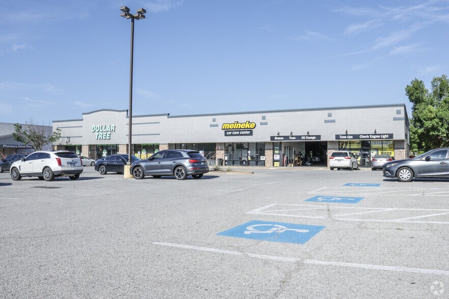 More Photos Of 10848 S Memorial Dr, Tulsa Unknown For Lease