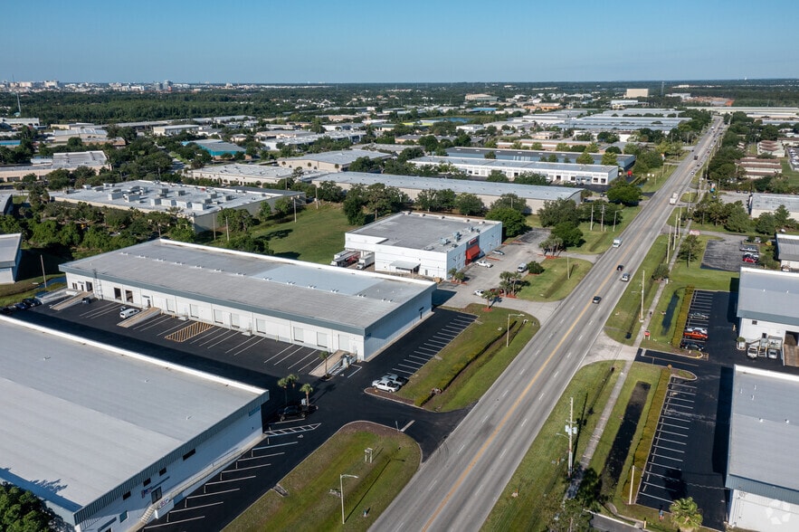 More Photos Of 3320 Vineland Rd, Orlando Unknown For Lease