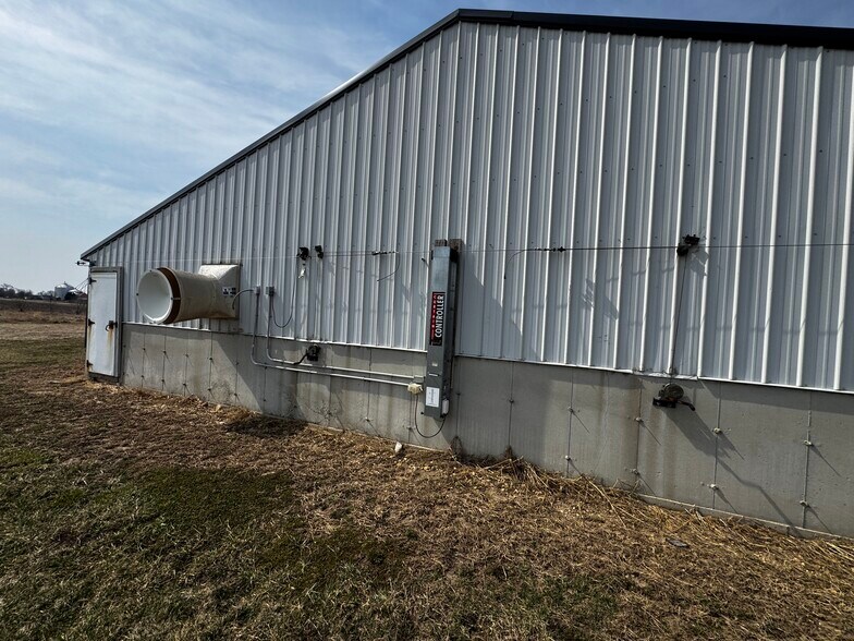 More Photos Of N5000 Co M hwy, Darien Warehouse For Sale
