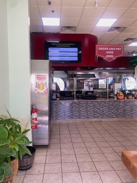 More Photos Of 10 Meadowlands Pky, Secaucus Unknown For Lease