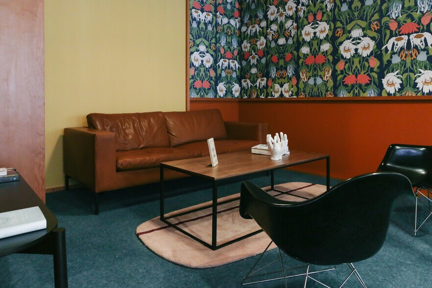 More Photos Of Two Embarcadero Ctr, San Francisco Office For Lease