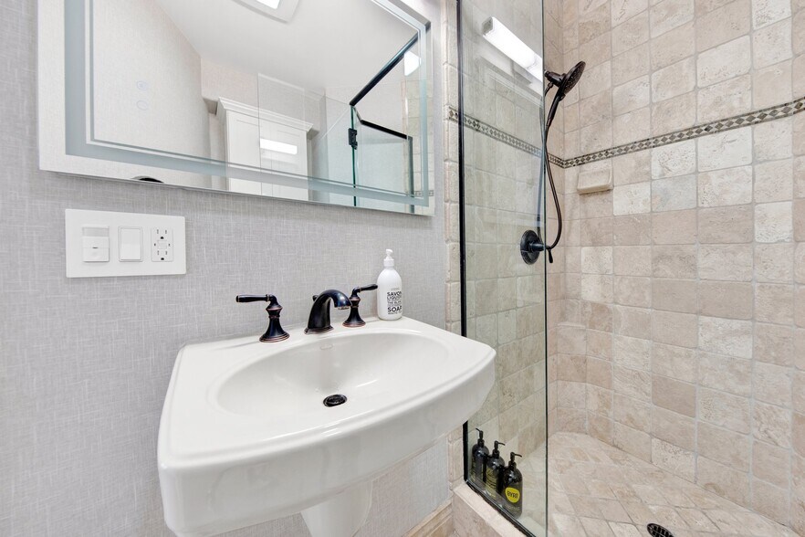 More Photos Of 5121 E Ocean Blvd, Long Beach Apartments For Sale