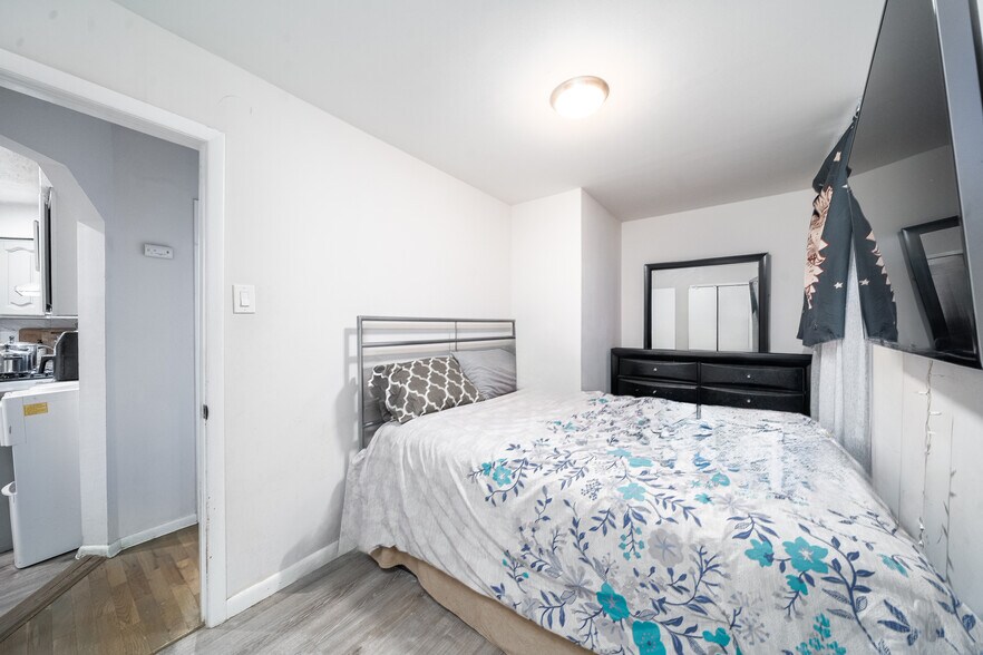 More Photos Of 103-105 Devon St, Kearny Apartments For Sale