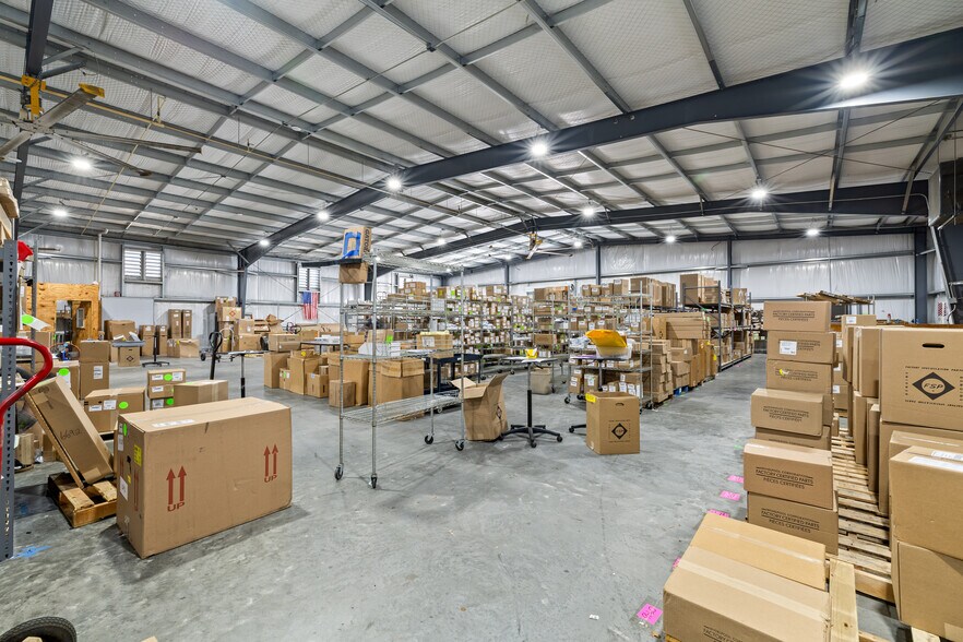 More Photos Of 7100 Edgewater Dr, Orlando Warehouse For Lease