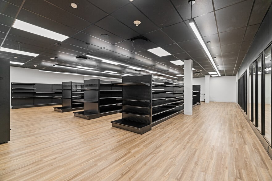 More Photos Of 4440 Walker Blvd, Knoxville Flex For Sale