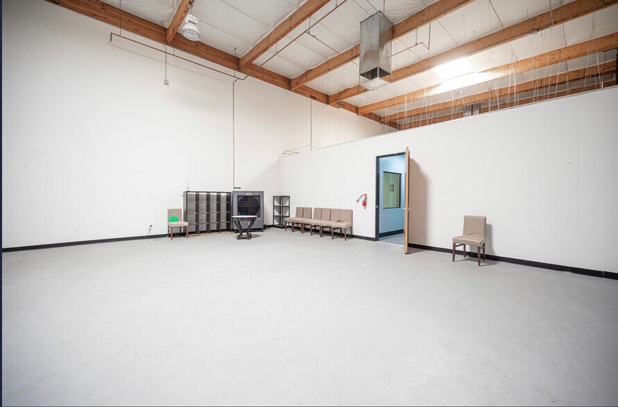 More Photos Of 4534 W Hacienda Ave, Las Vegas Light Distribution For Lease